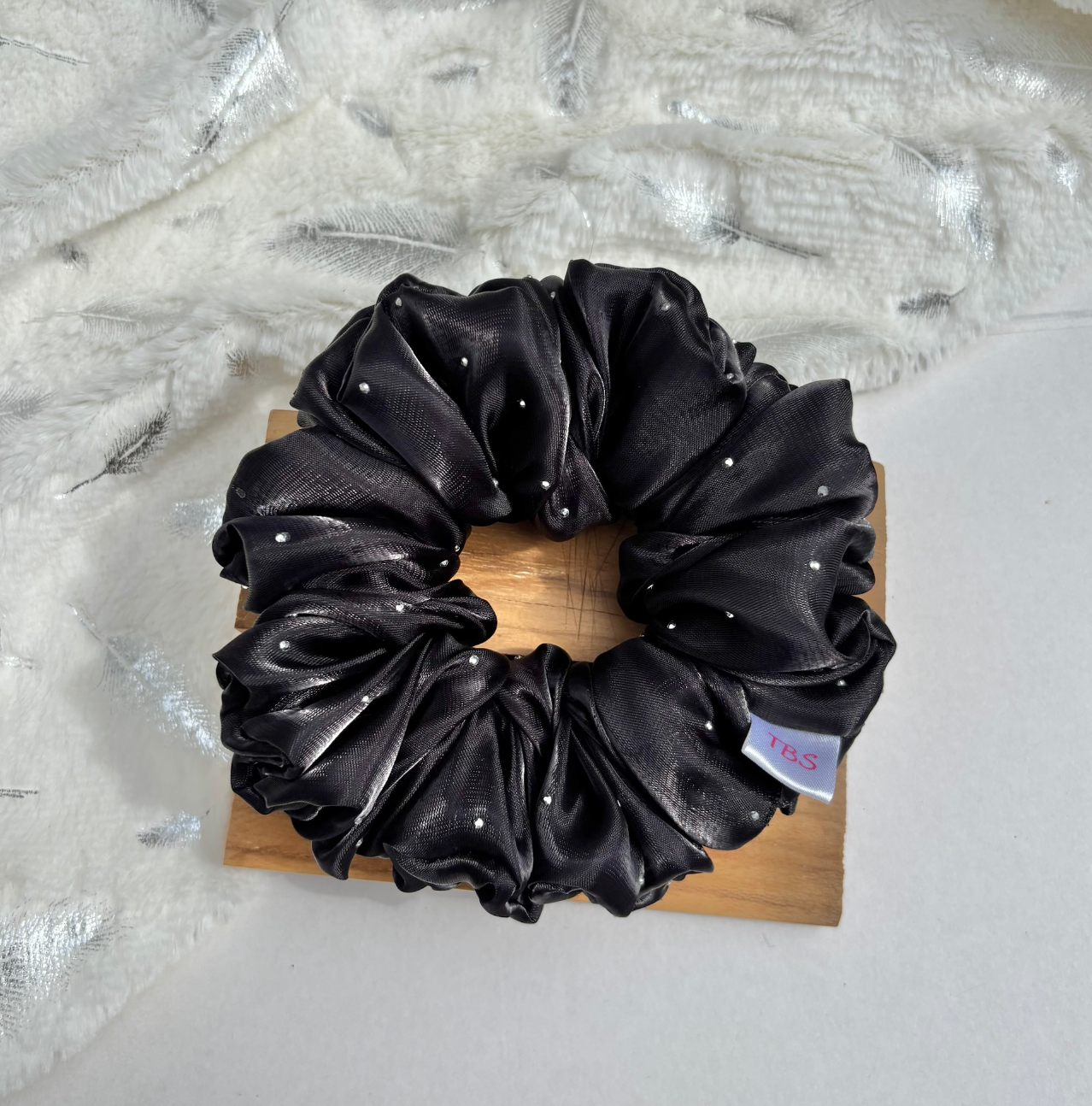 Black – Glow Glam Scrunchie
