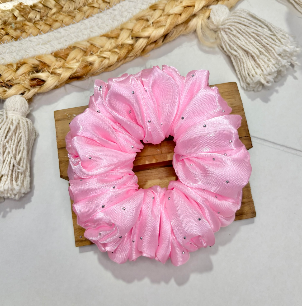 Bubblegum Pink – Glow Glam Scrunchie