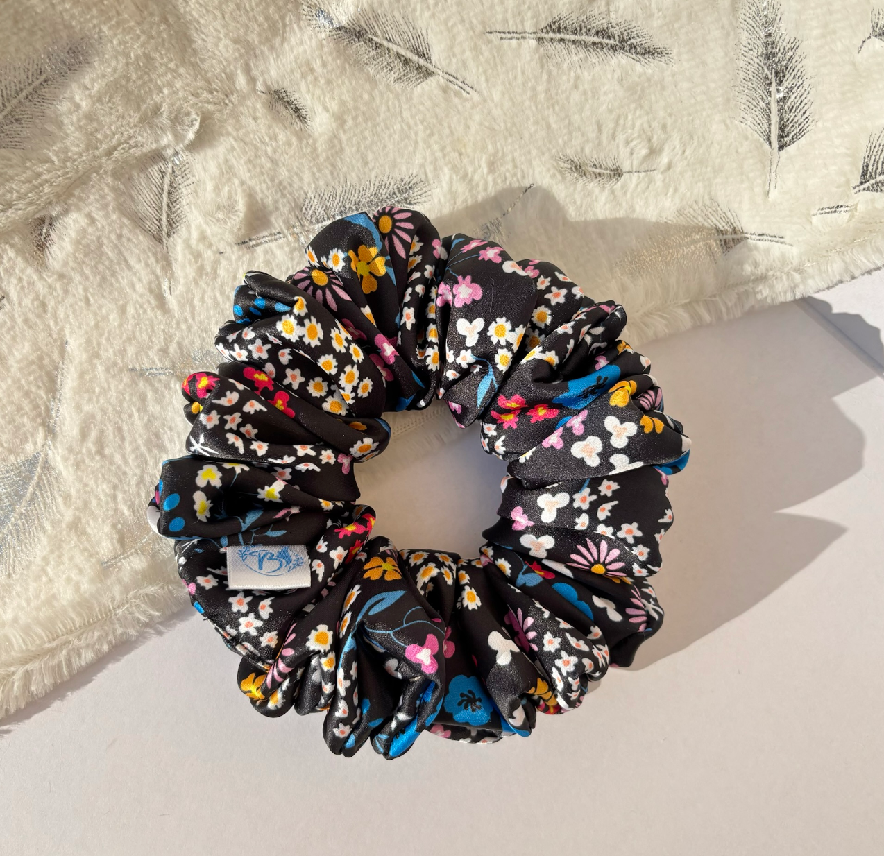 Dark Floral Dream – Mini Cloud Scrunchie