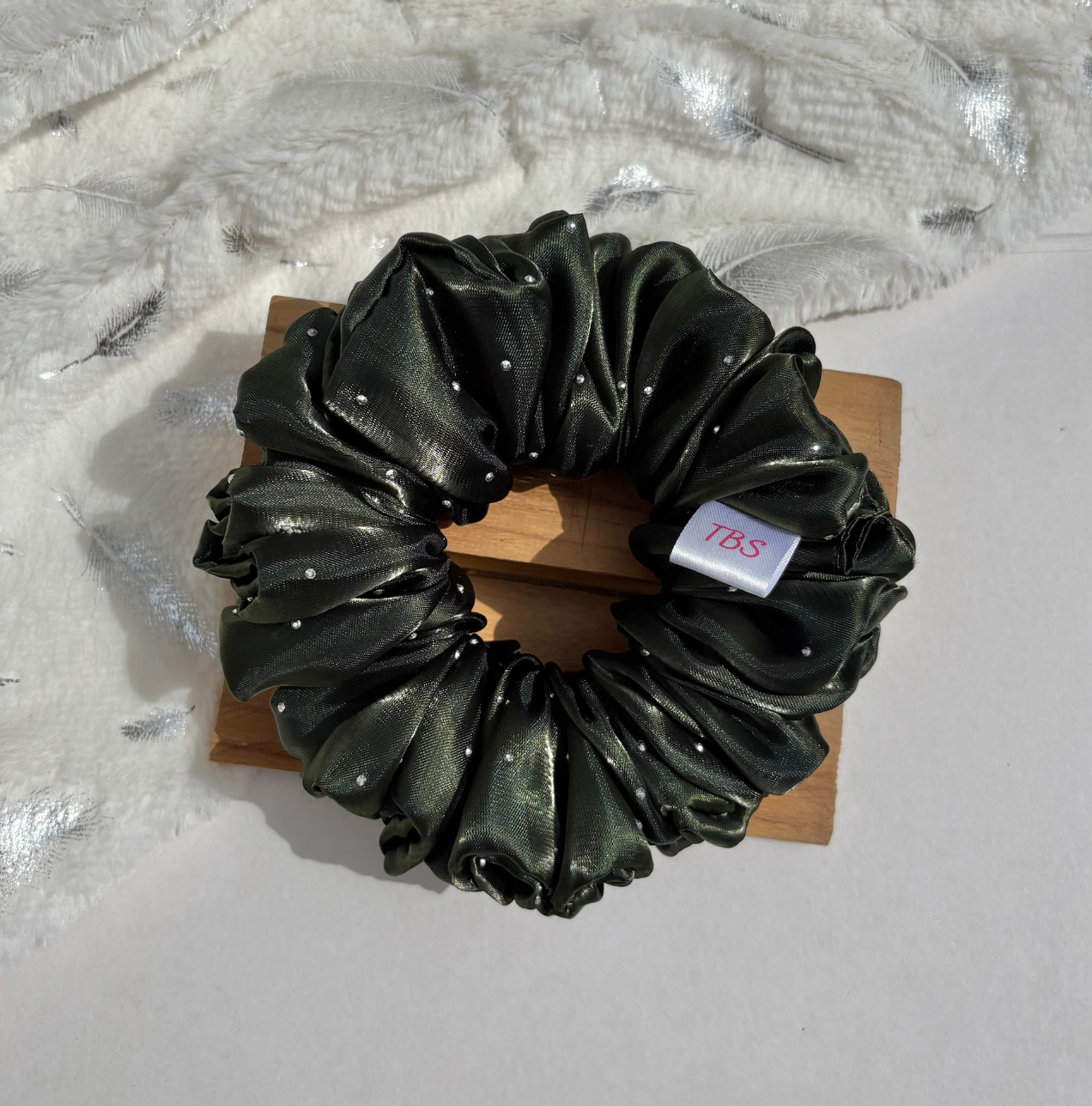 Dark Green – Glow Glam Scrunchie