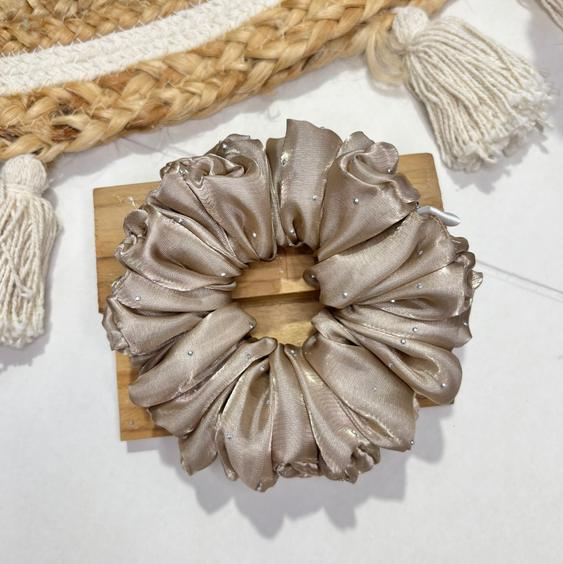 Tan – Glow Glam Scrunchie